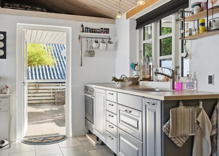 Tameka - 10m To The Fjord By Interhome