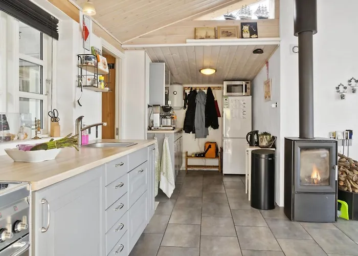 Tameka - 10m To The Fjord By Interhome